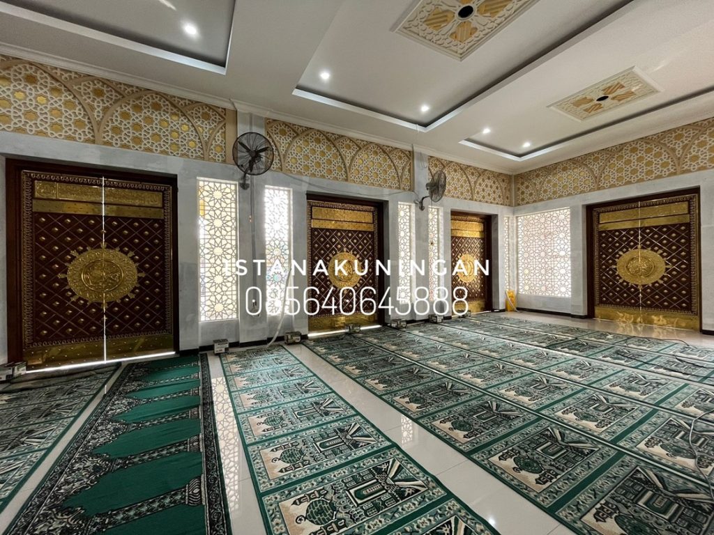 replika pintu madinah