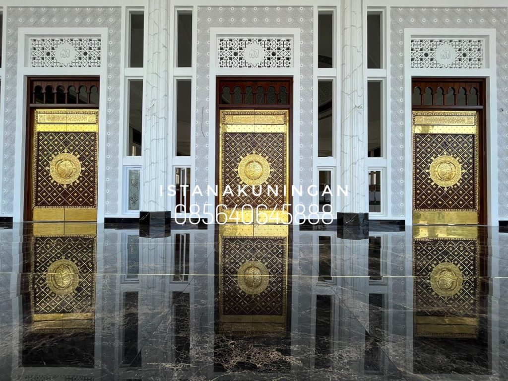 replika pintu madinah