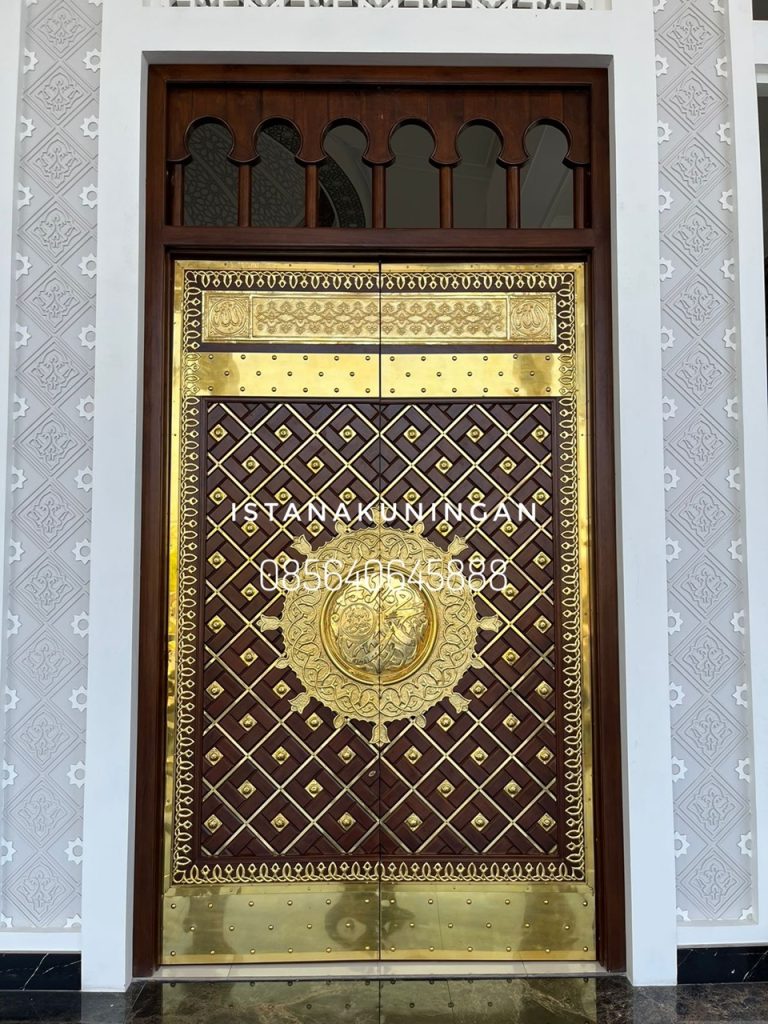 pintu masjid kuningan tembaga