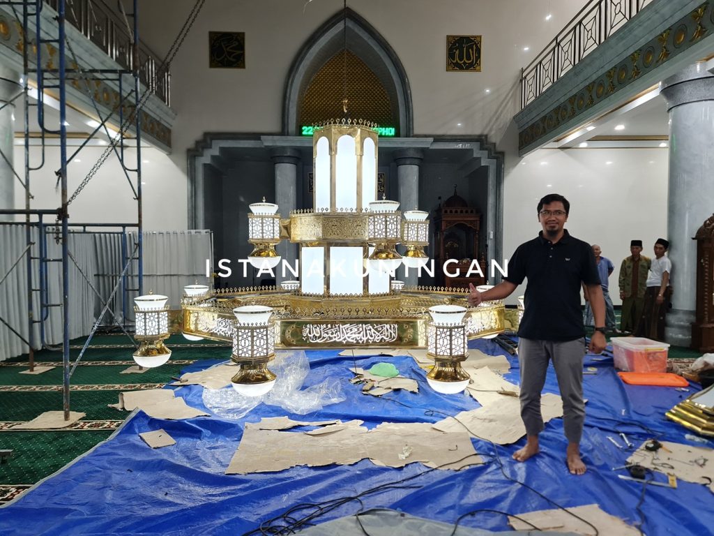 Lampu Gantung Masjid Tembaga Kuningan