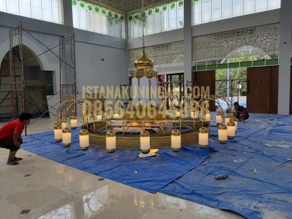 replika lampu masjid nabawi