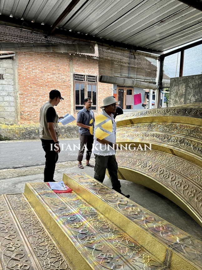 Mihrab Masjid kuningan