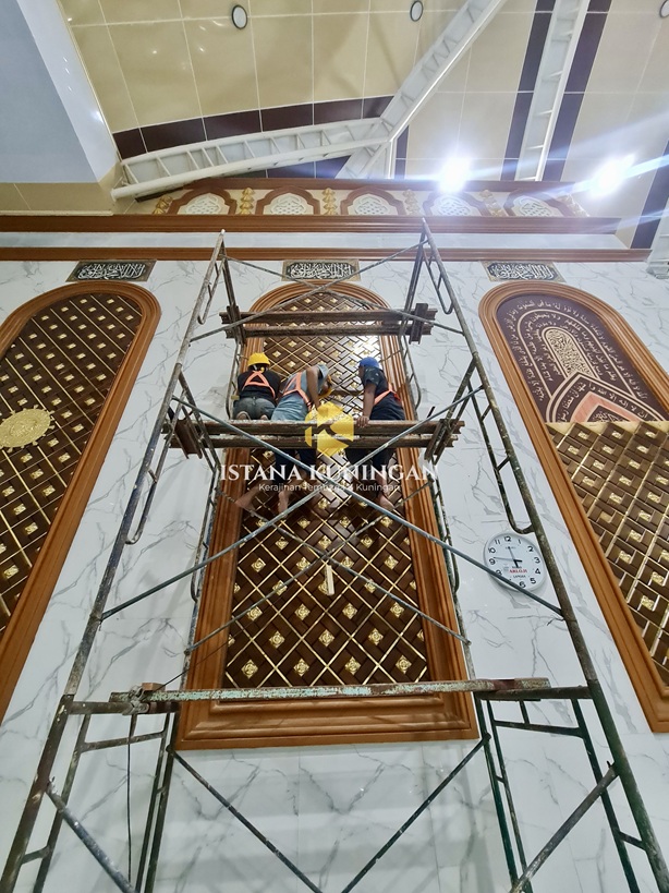Mihrab Masjid kuningan