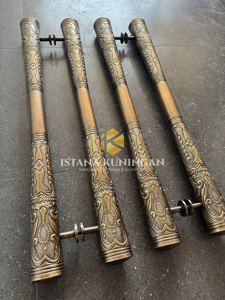 gagang pintu kuningan